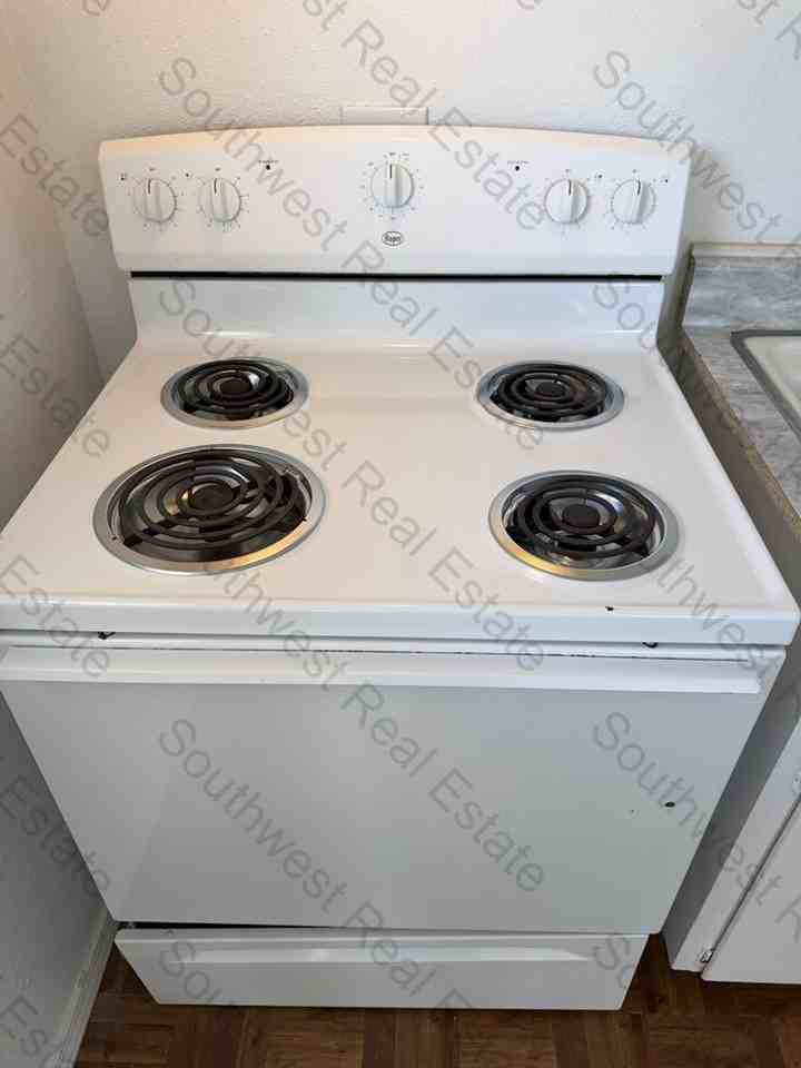 609 Turner St - Photo 3 of 11