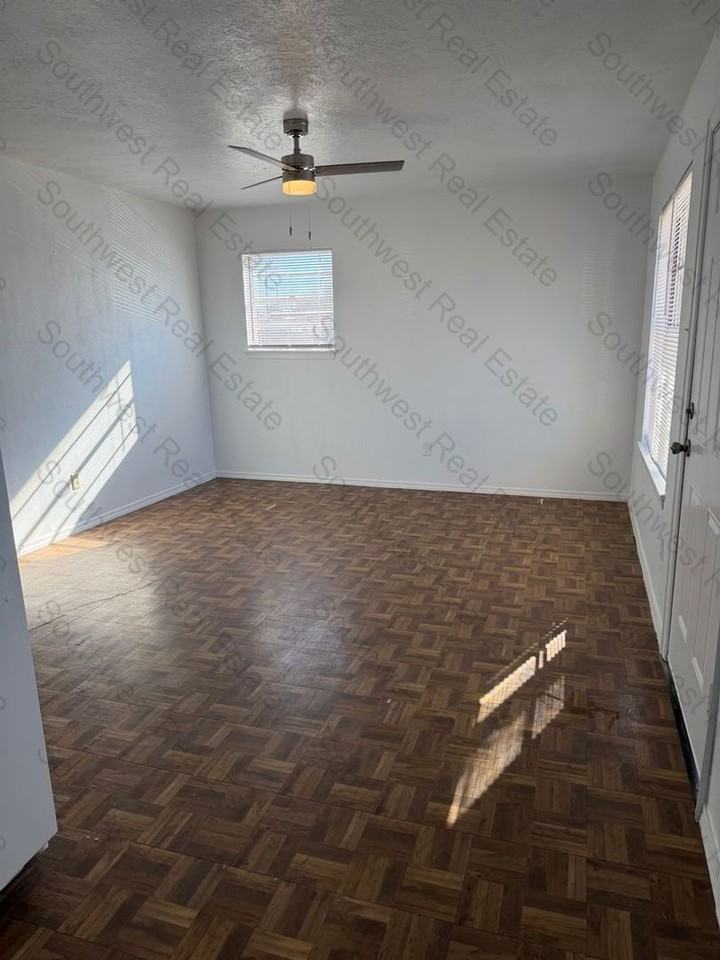 609 Turner St - Photo 4 of 11