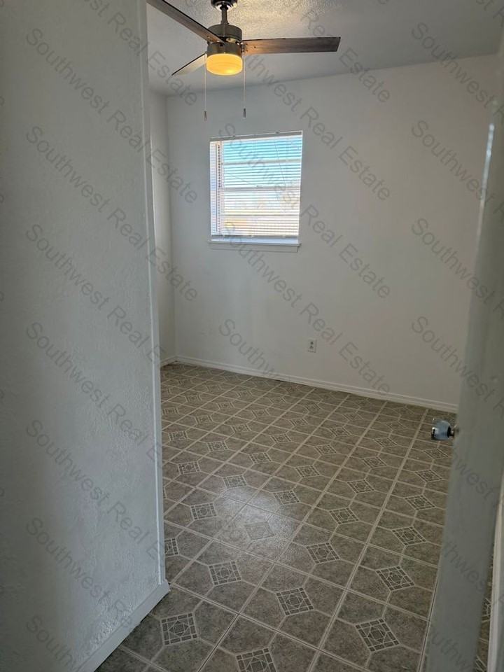 609 Turner St - Photo 5 of 11