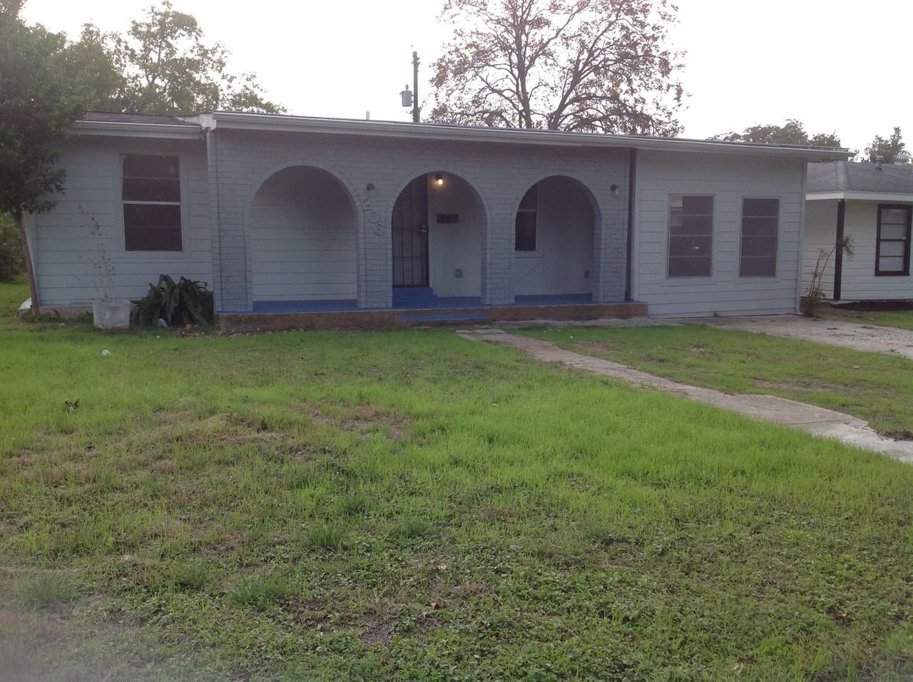 206 Hub Ave - Photo 2 of 17