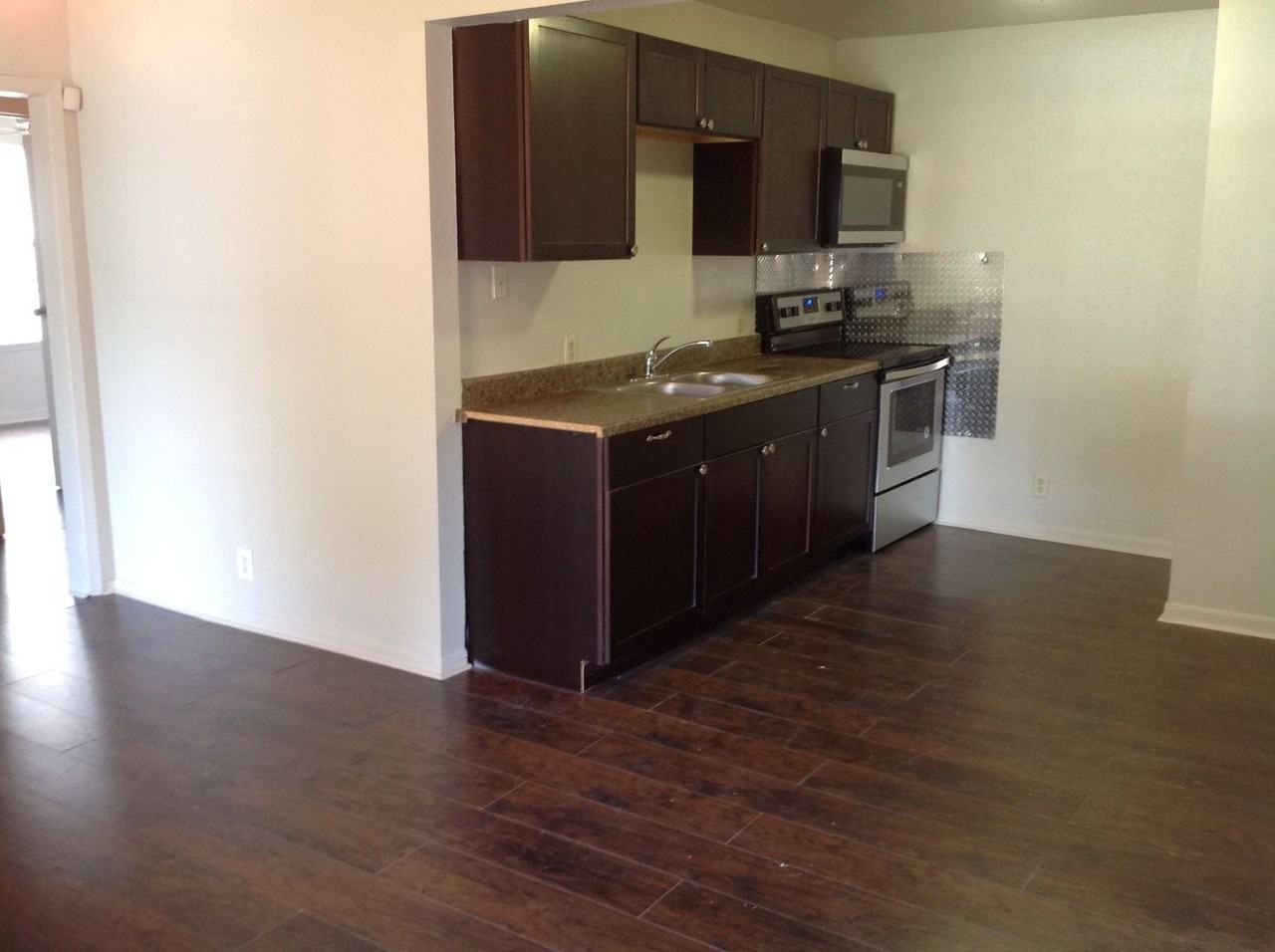 206 Hub Ave - Photo 6 of 17