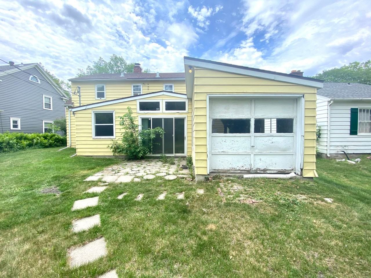 1421 University Dr N - Photo 4 of 41