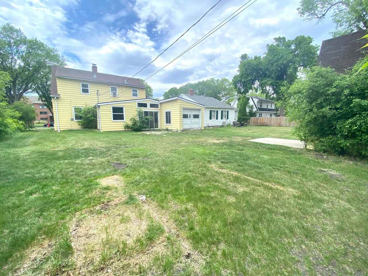 1421 University Dr N - Photo 5 of 41