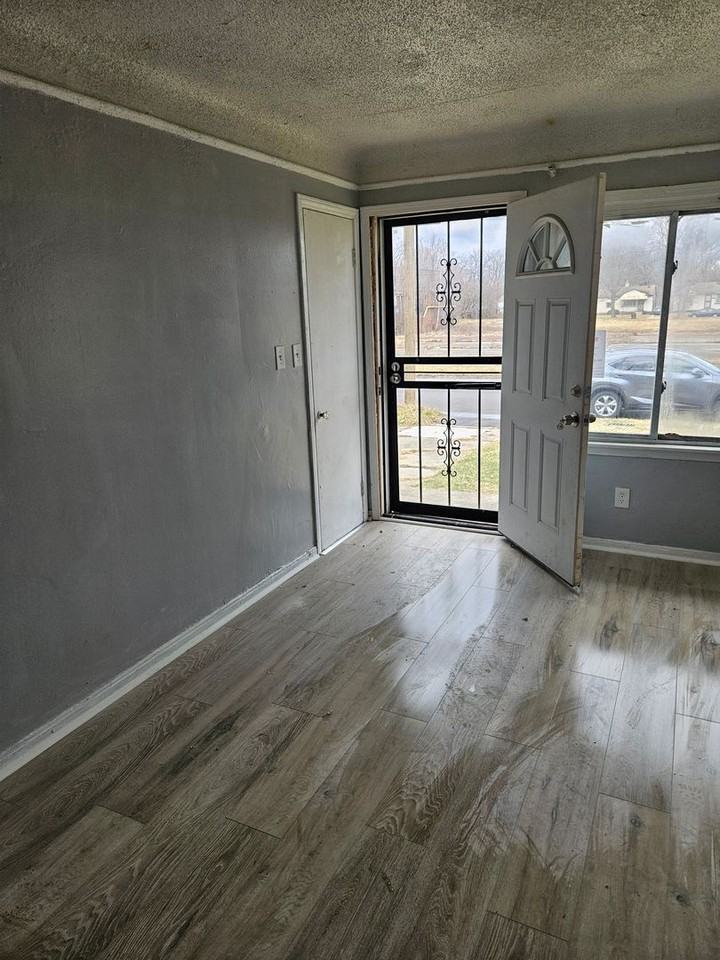 19350 Gilchrist St - Photo 5 of 25