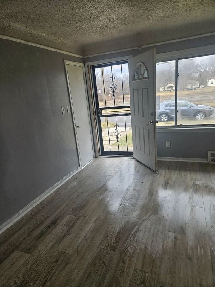 19350 Gilchrist St - Photo 7 of 25