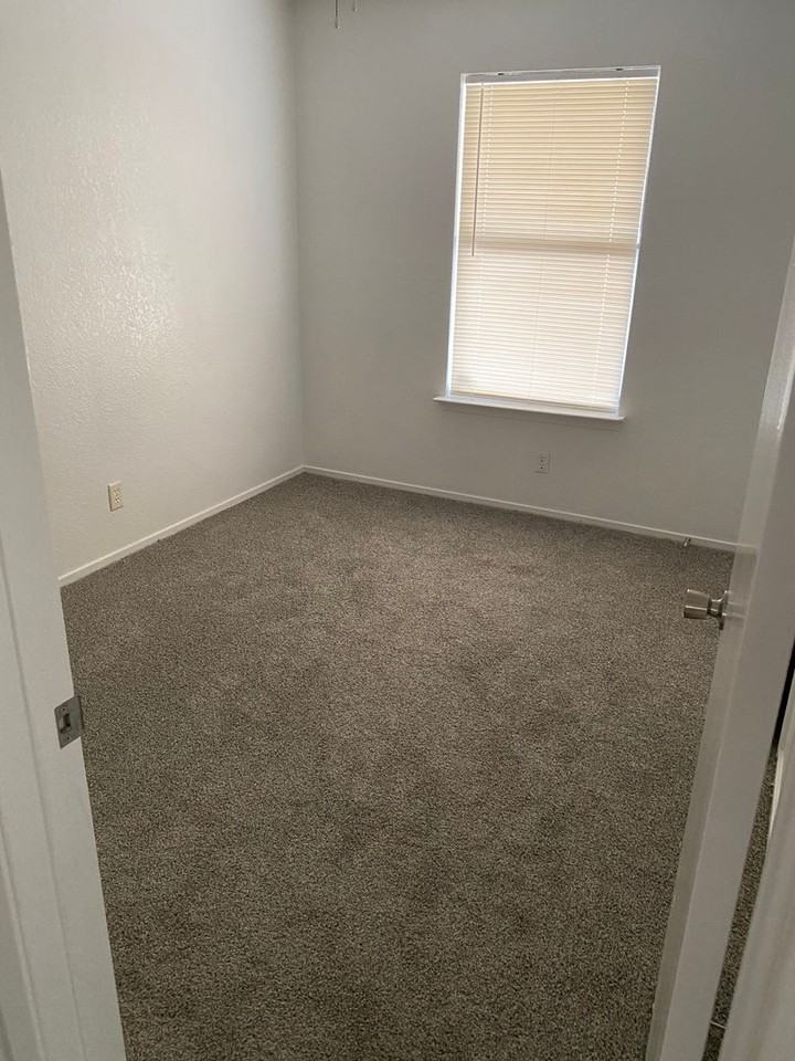 2416 Jerome Dr - Photo 5 of 15