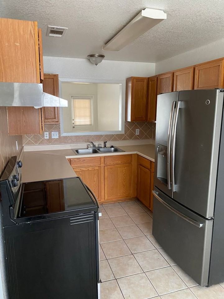 2416 Jerome Dr - Photo 7 of 15