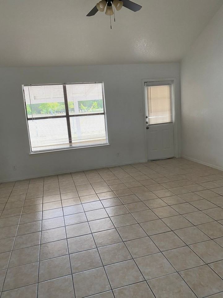 2416 Jerome Dr - Photo 3 of 15