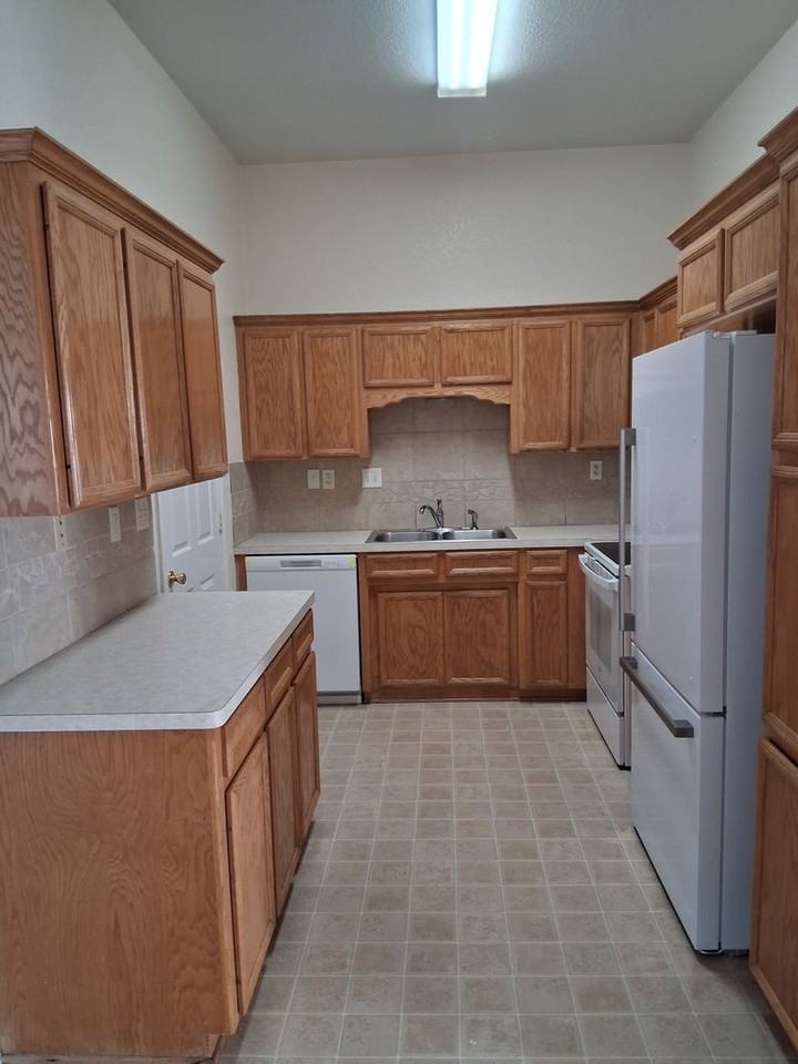 4204 Pennington Ave - Photo 5 of 28