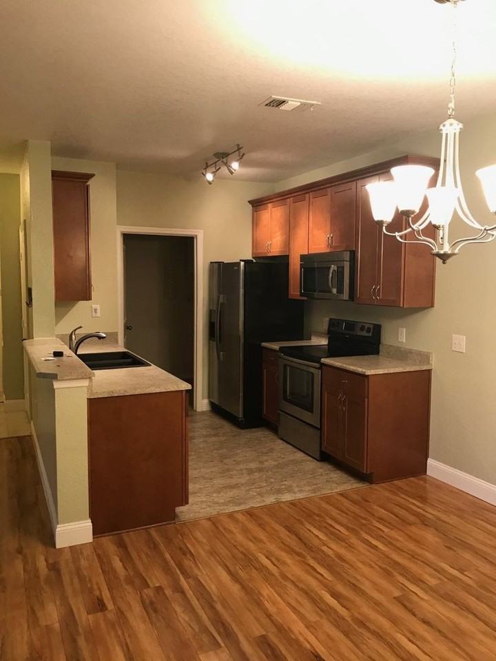 2014 Hemingway Cir - Photo 2 of 5