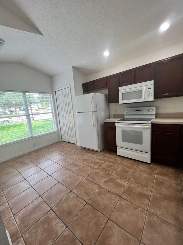 13248 Woodsedge Way - Photo 6 of 8