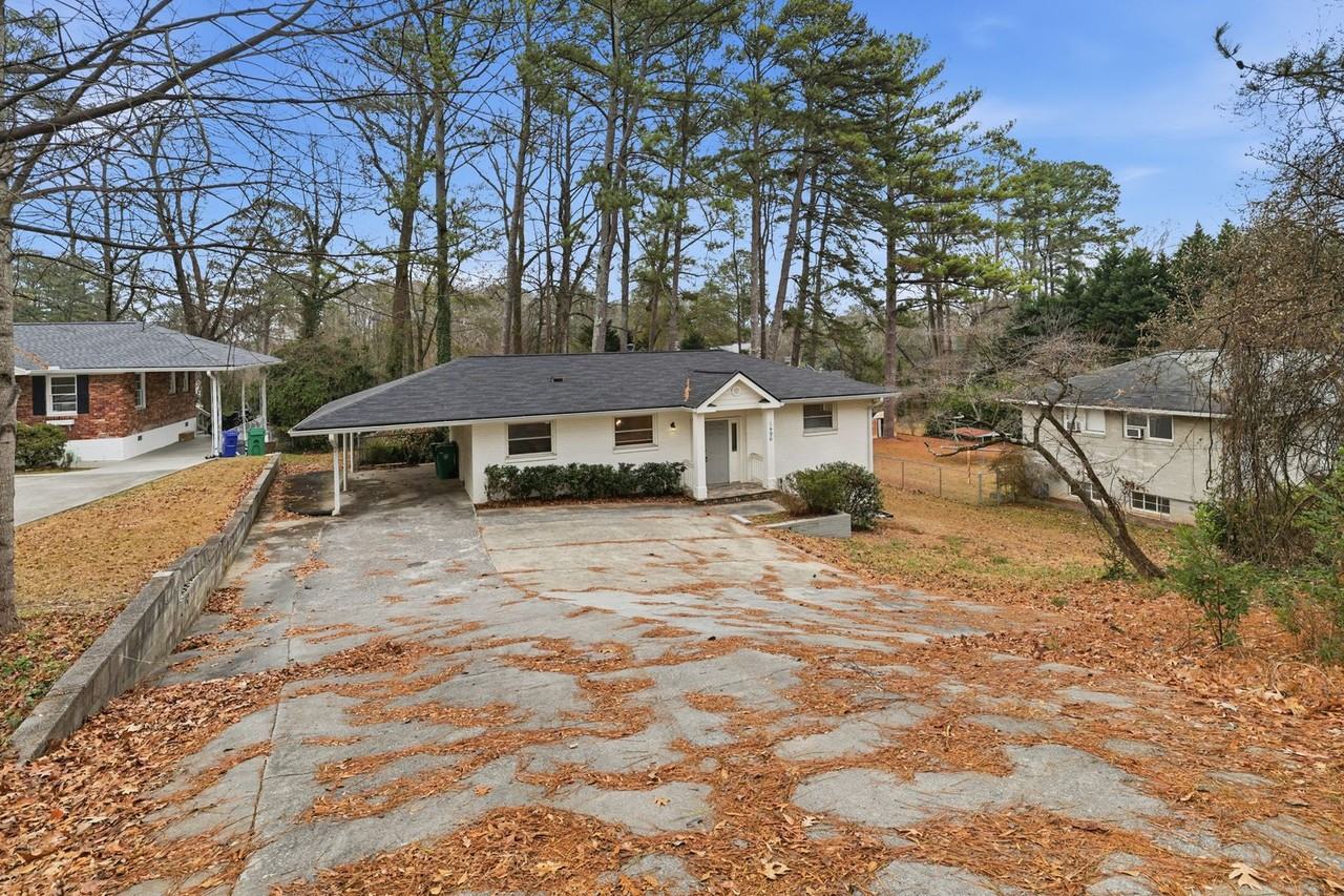 1496 N Druid Hills Rd Ne - Photo 2 of 29