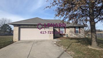 featured image of 895 W Cambridge Ave