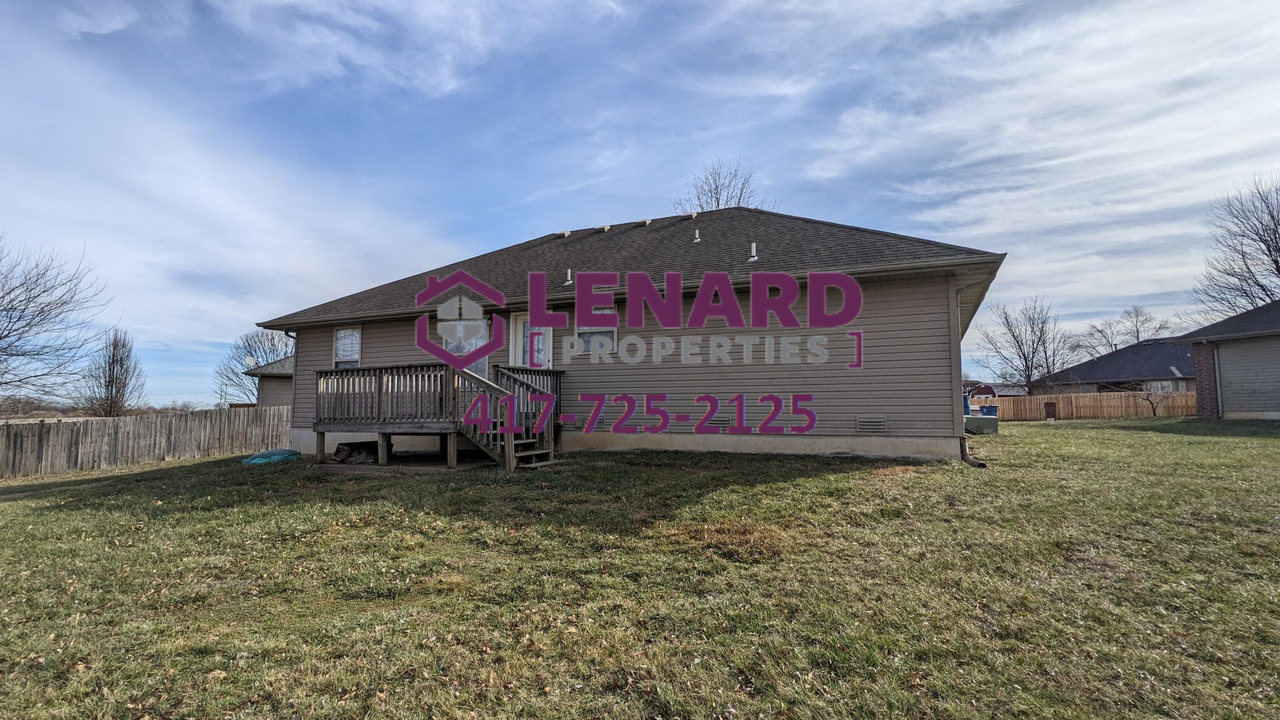 895 W Cambridge Ave - Photo 2 of 16