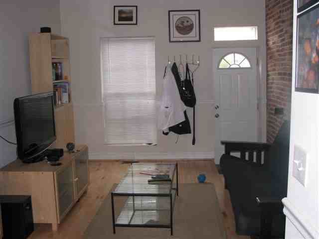 105 N Potomac St - Photo 3 of 11