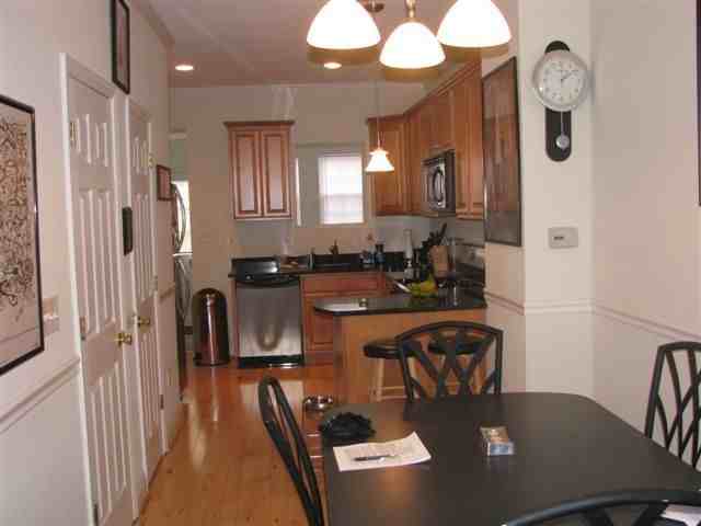 105 N Potomac St - Photo 4 of 11