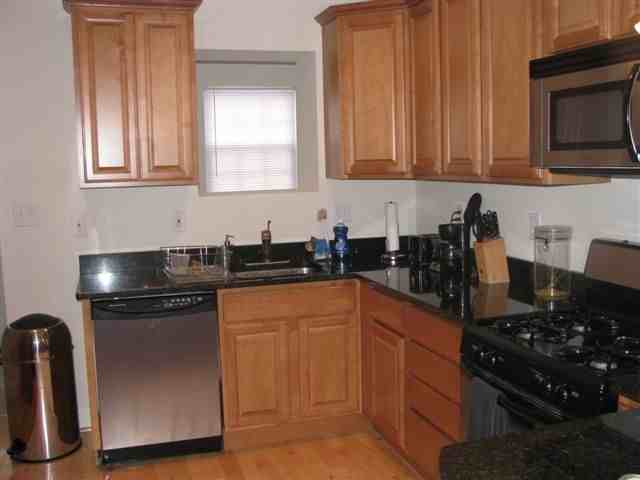 105 N Potomac St - Photo 5 of 11