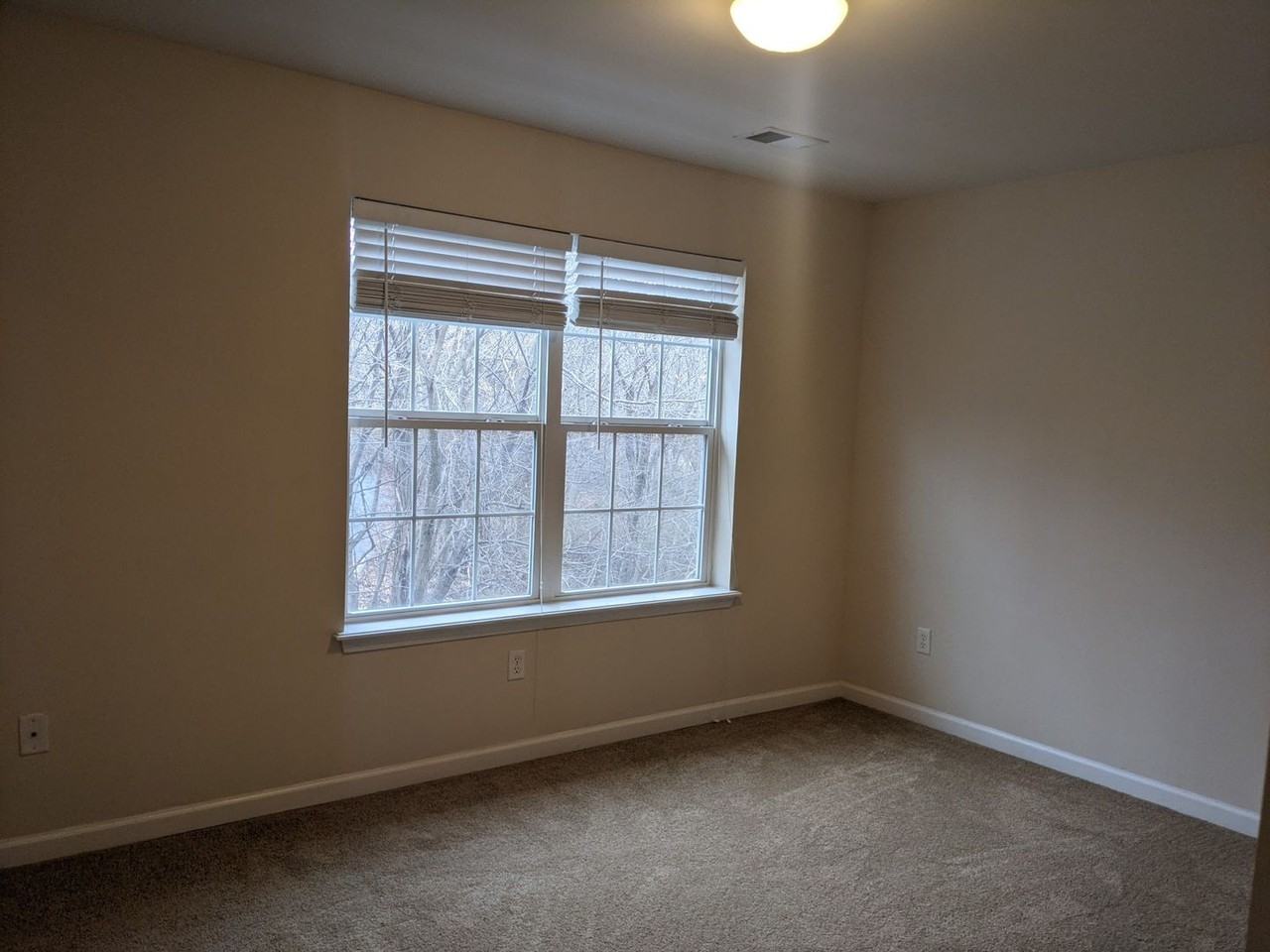 240 Crown Ct - Photo 6 of 50