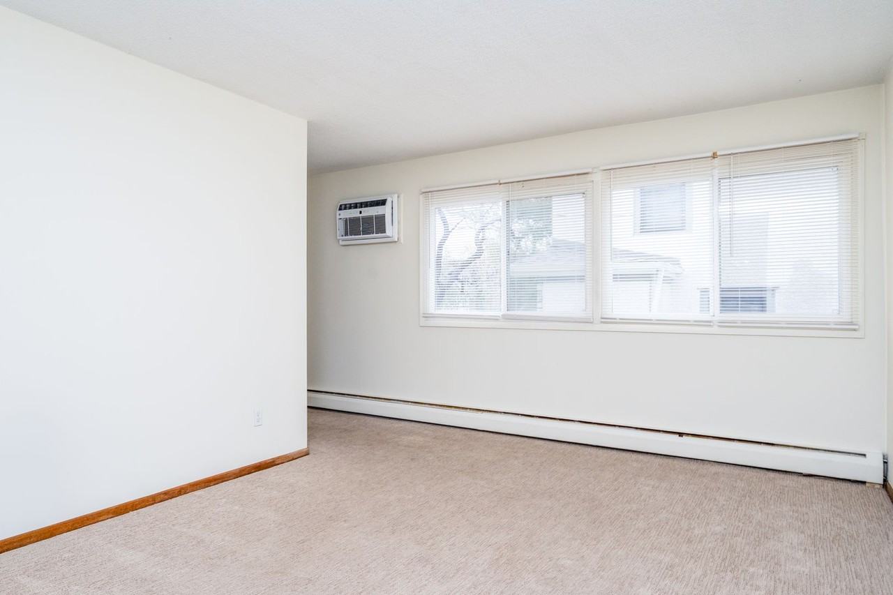 2641 Garfield Ave S - Photo 4 of 23