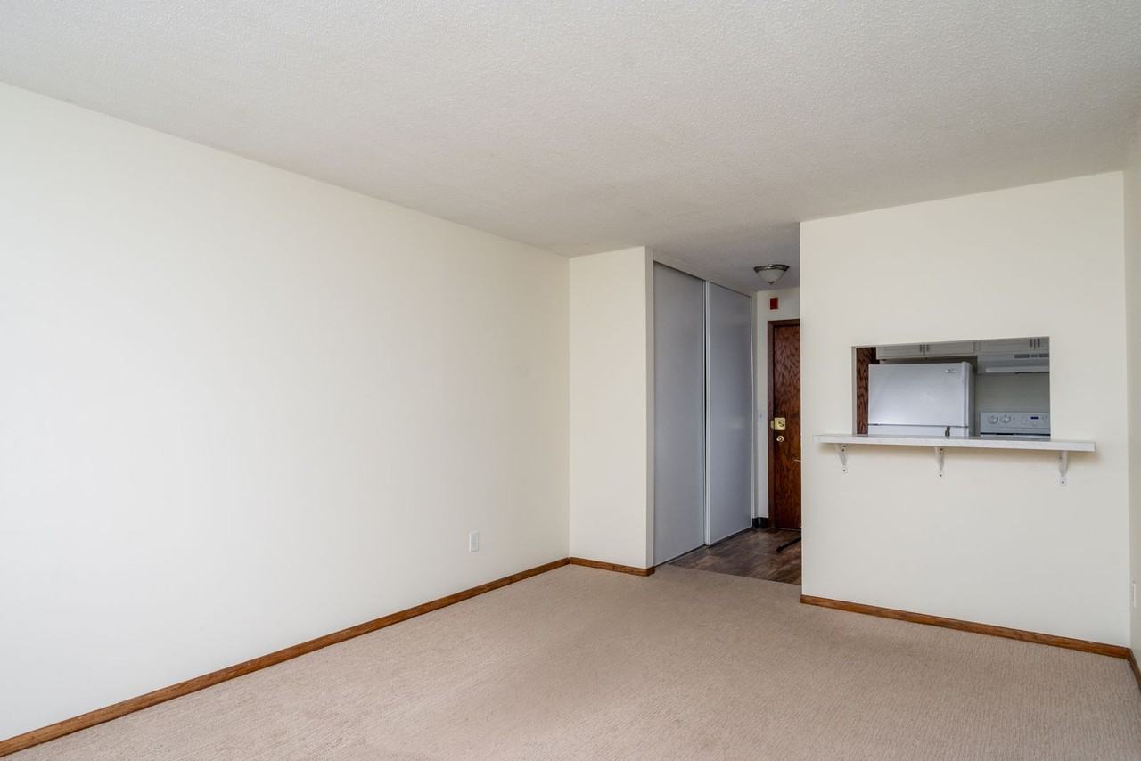 2641 Garfield Ave S - Photo 6 of 23