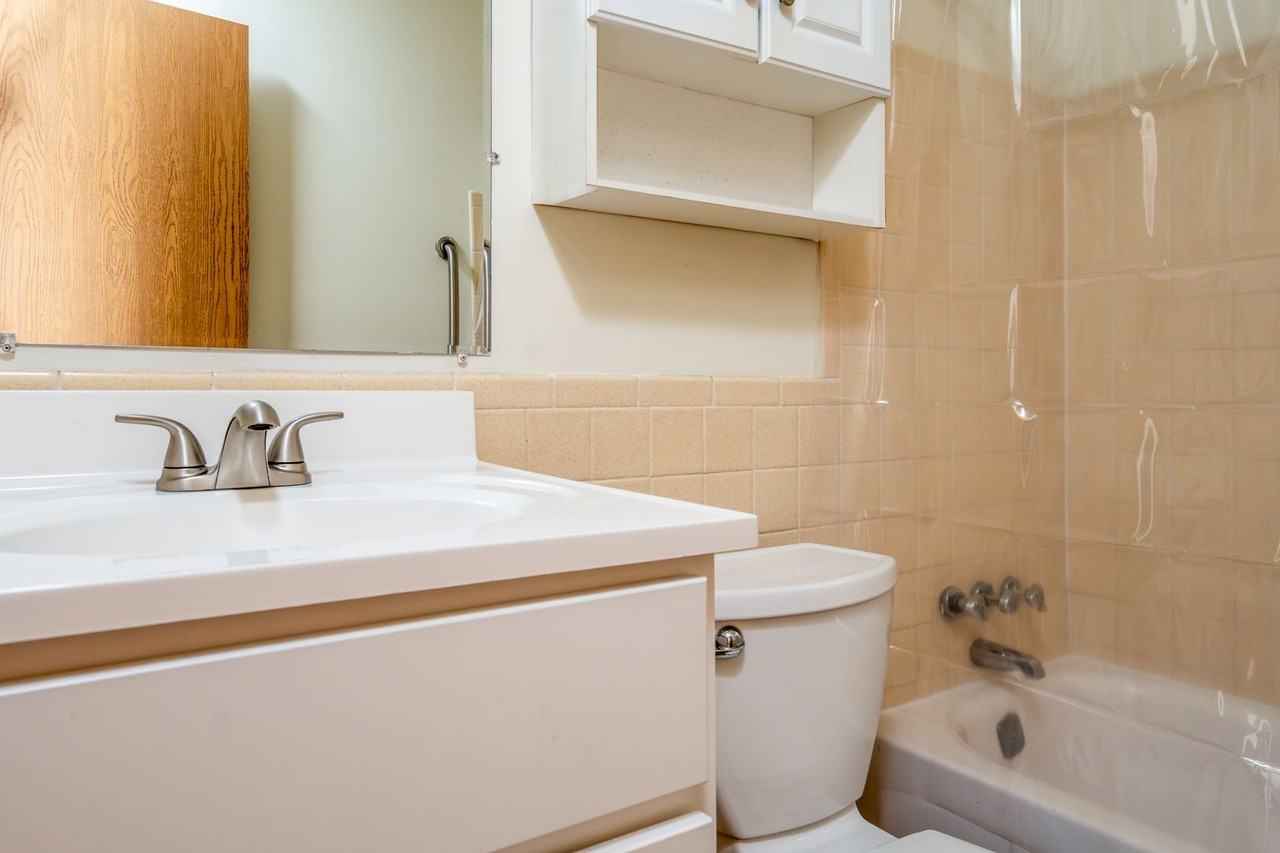 2641 Garfield Ave S - Photo 7 of 23