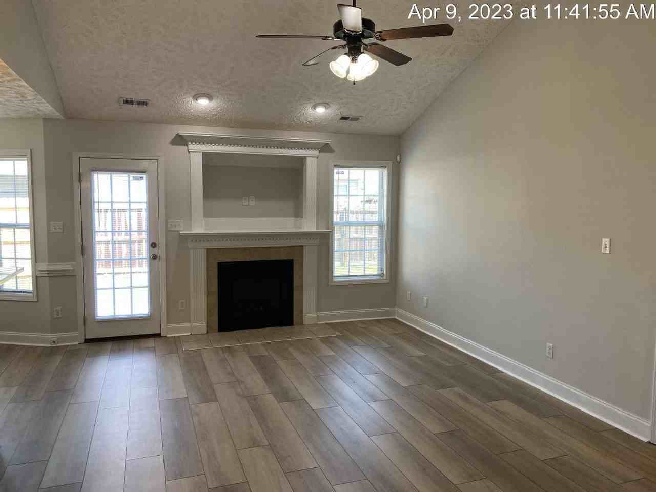 2126 Queen Elizabeth Ln - Photo 4 of 25