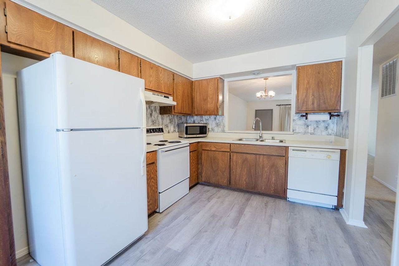 16 Lindsay Ln - Photo 5 of 20