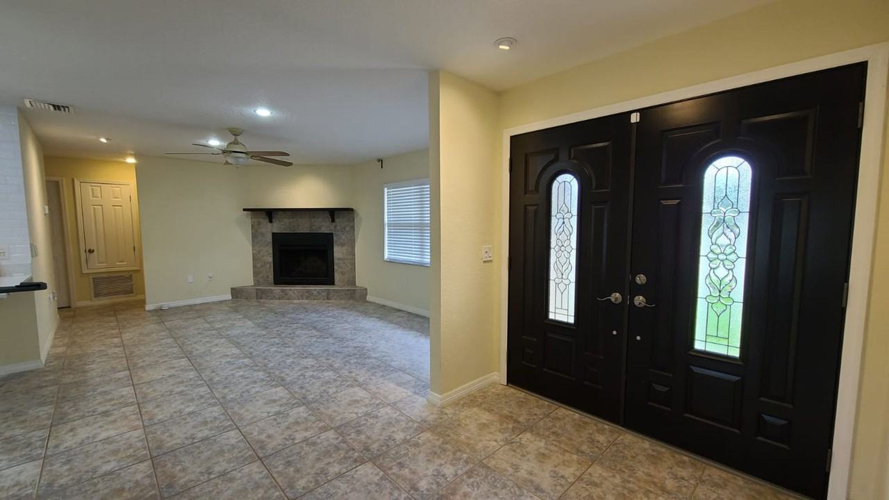 399 Barberry Ln - Photo 5 of 26