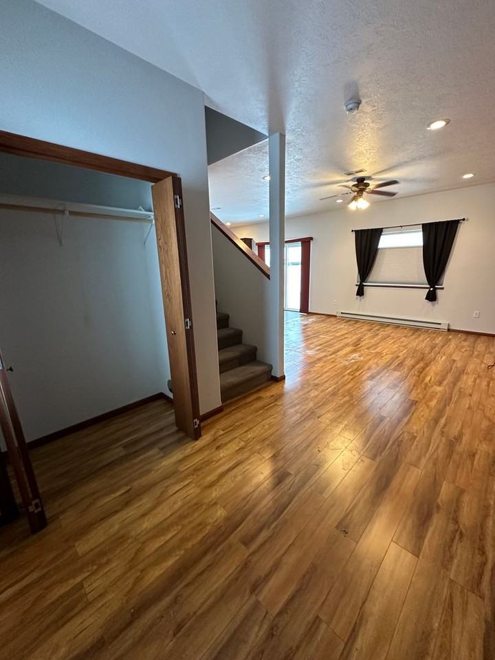 1524 35th Ave Se - Photo 3 of 14