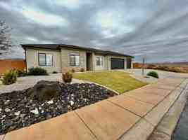 featured image of 306 W Red Vista Dr