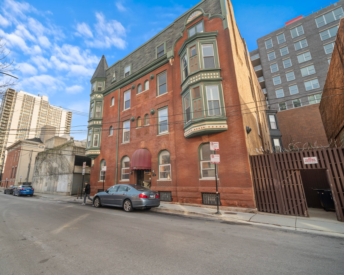 159 Goethe St - Photo 4 of 5