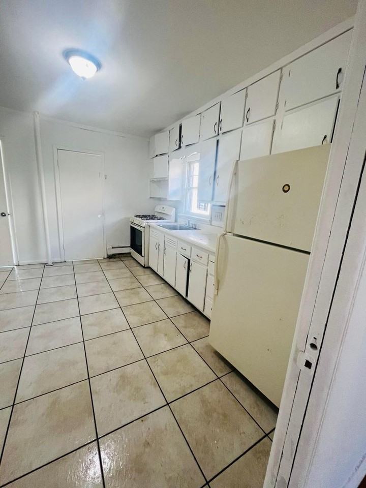 14 Sylvan Ct - Photo 3 of 8