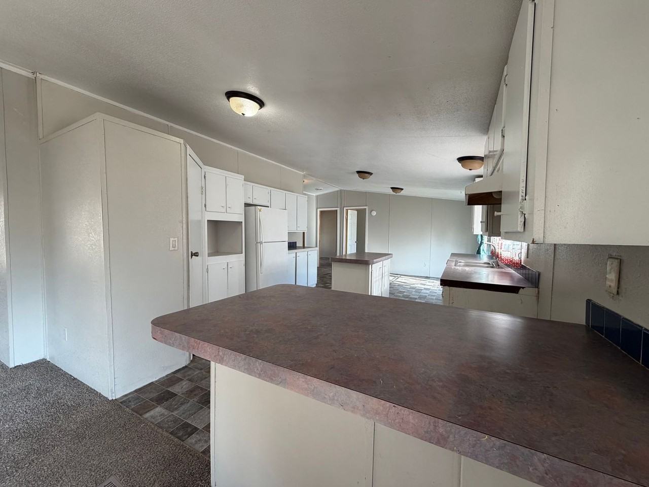 406 W 58th St S - Photo 2 of 10