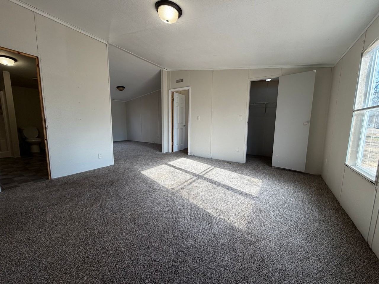 406 W 58th St S - Photo 4 of 10