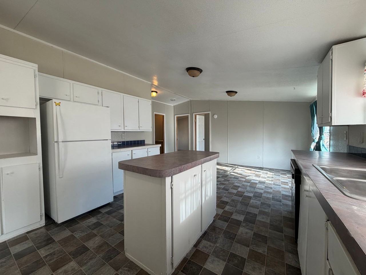 406 W 58th St S - Photo 5 of 10