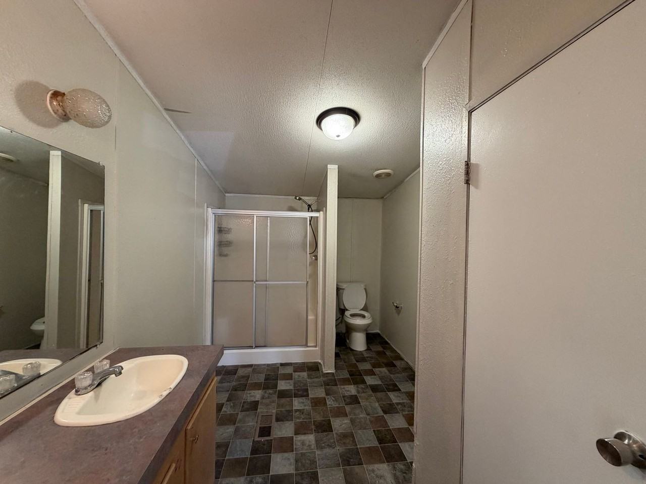 406 W 58th St S - Photo 6 of 10