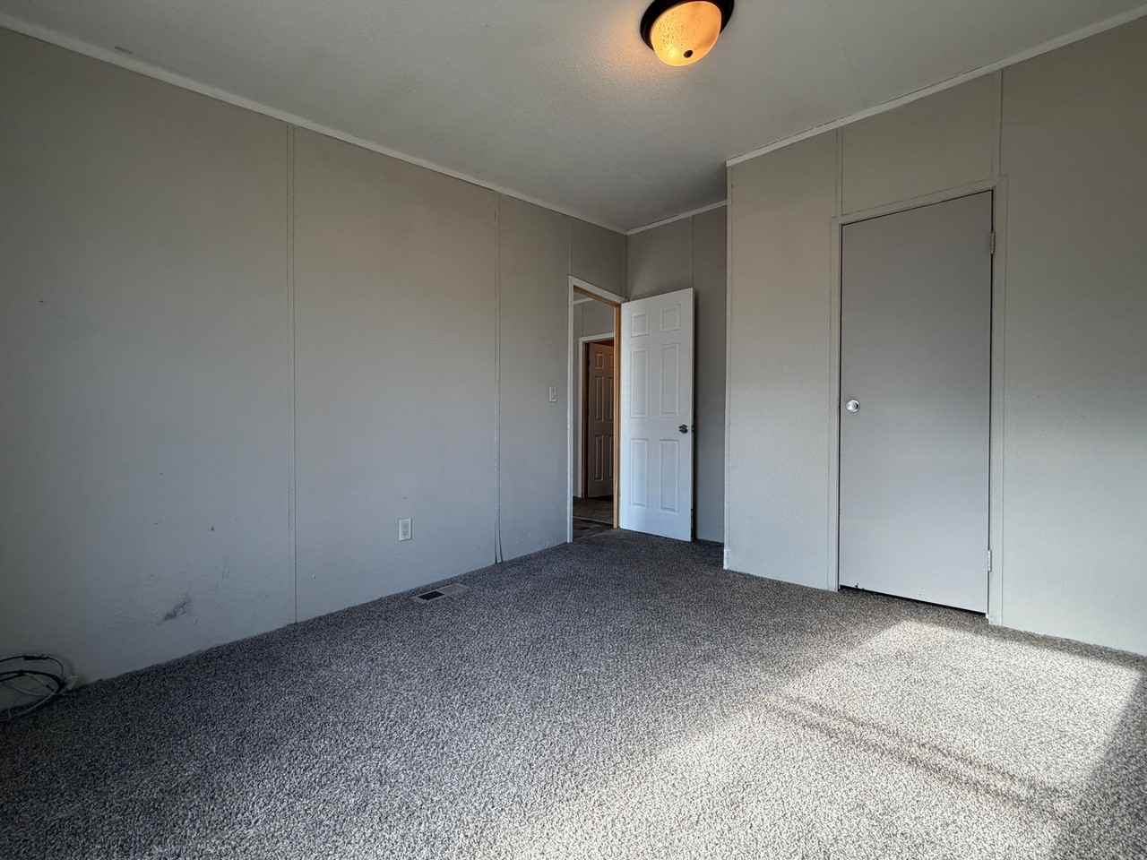 406 W 58th St S - Photo 7 of 10