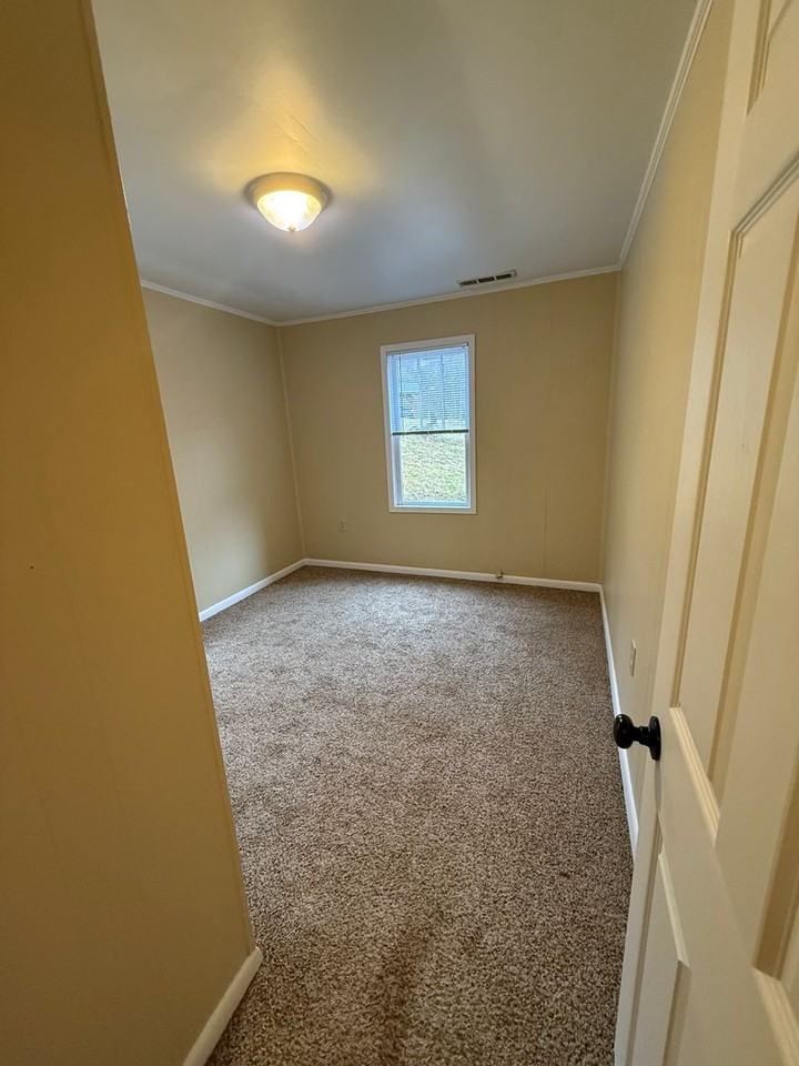 2516 Downings Creek Rd - Photo 3 of 15