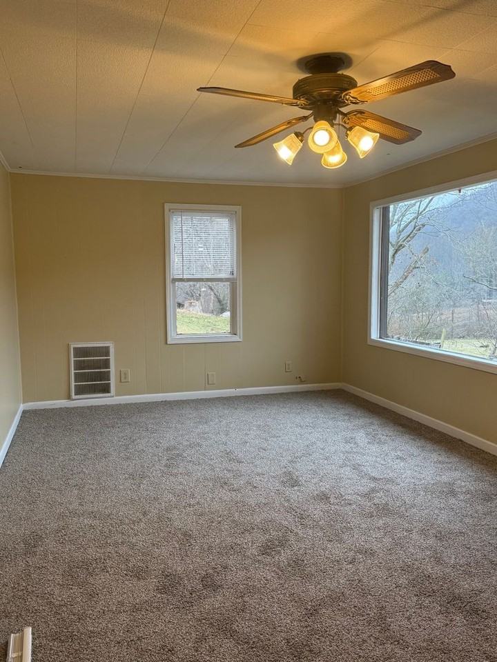 2516 Downings Creek Rd - Photo 4 of 15