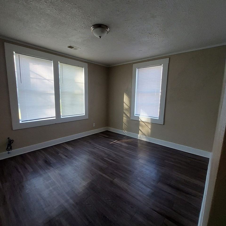 929 Maple Dr - Photo 4 of 9