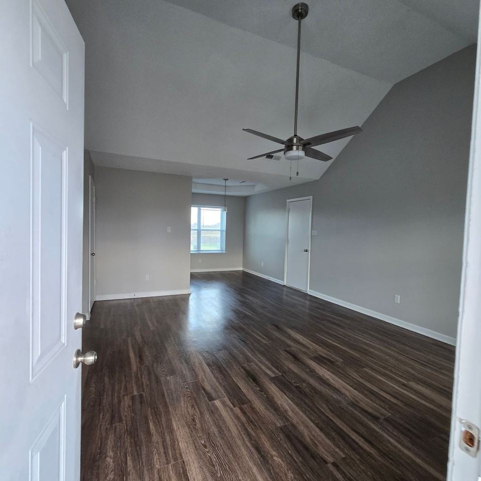 224 Junior Dr - Photo 2 of 11