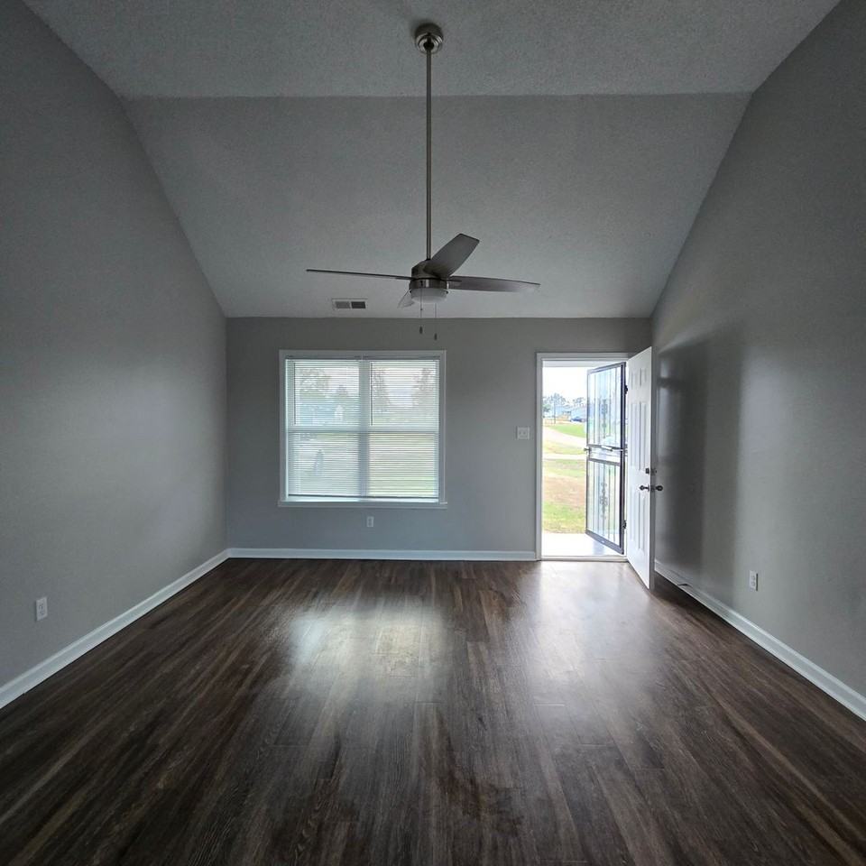 224 Junior Dr - Photo 3 of 11