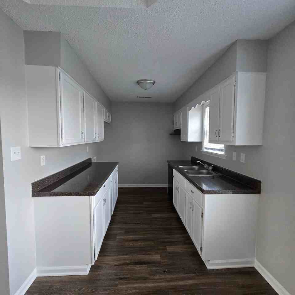 224 Junior Dr - Photo 4 of 11