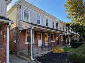 706 W Railroad Ave - Photo 1 of 1