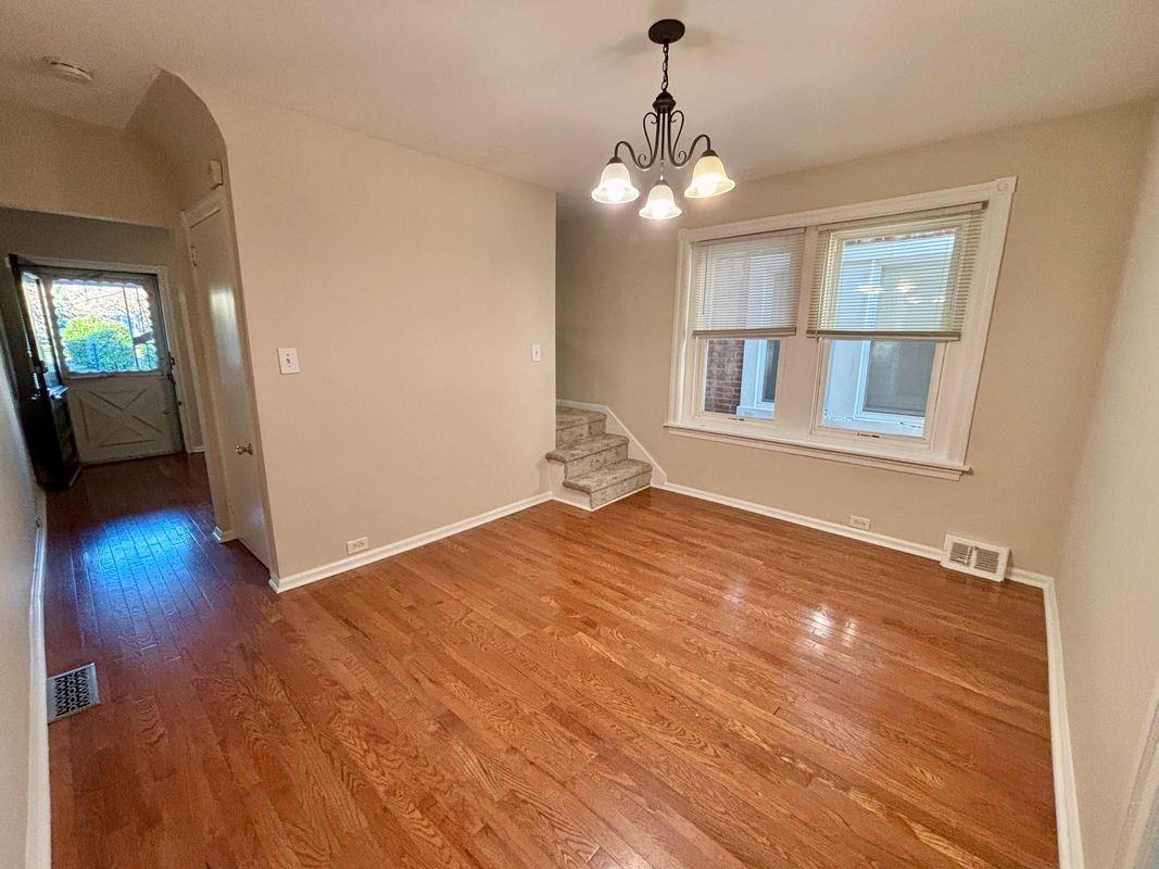 706 W Railroad Ave - Photo 4 of 16