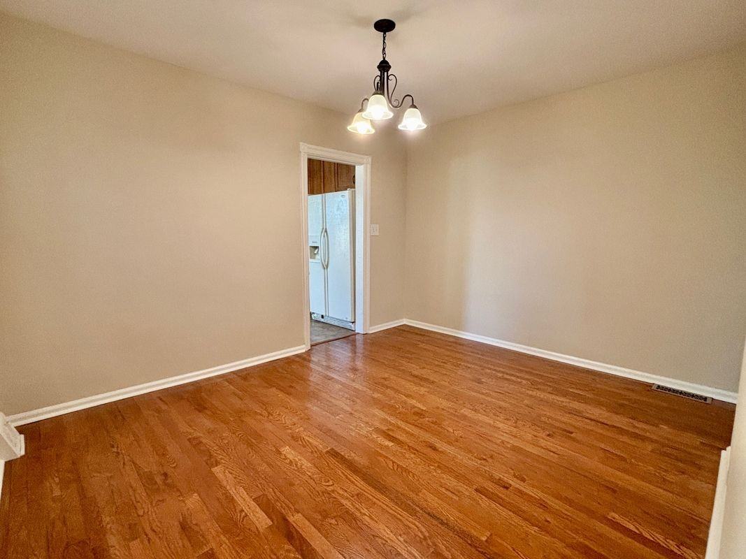 706 W Railroad Ave - Photo 5 of 16