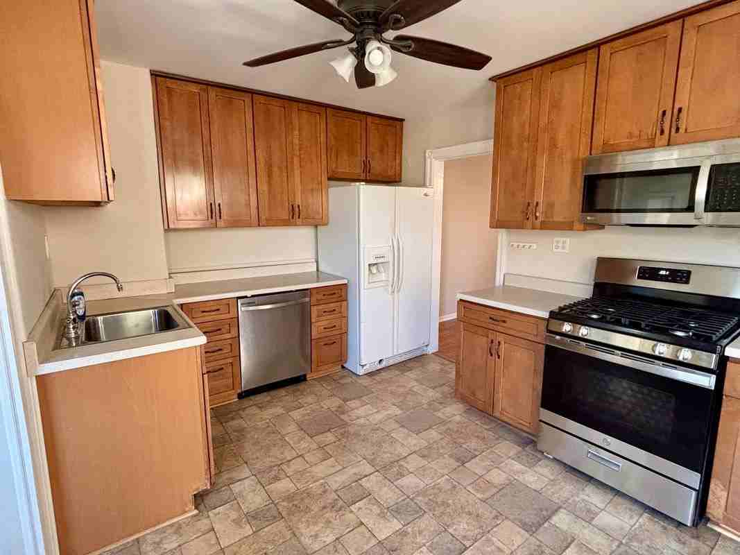 706 W Railroad Ave - Photo 7 of 16