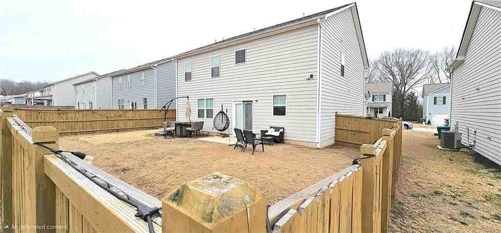 404 Starbuck Pkwy - Photo 3 of 13