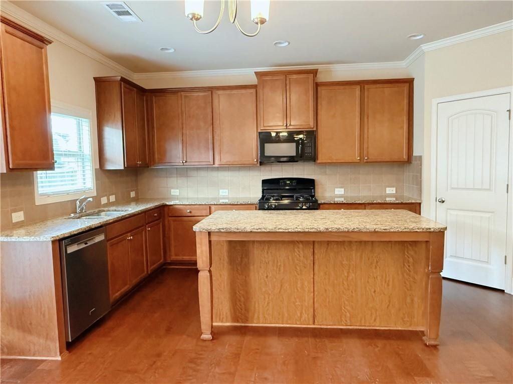 3560 Golden Gate Ln - Photo 7 of 21