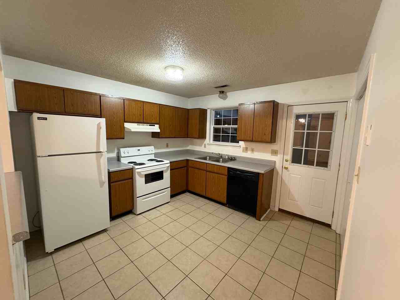 2296 Knollwood Ln - Photo 3 of 7